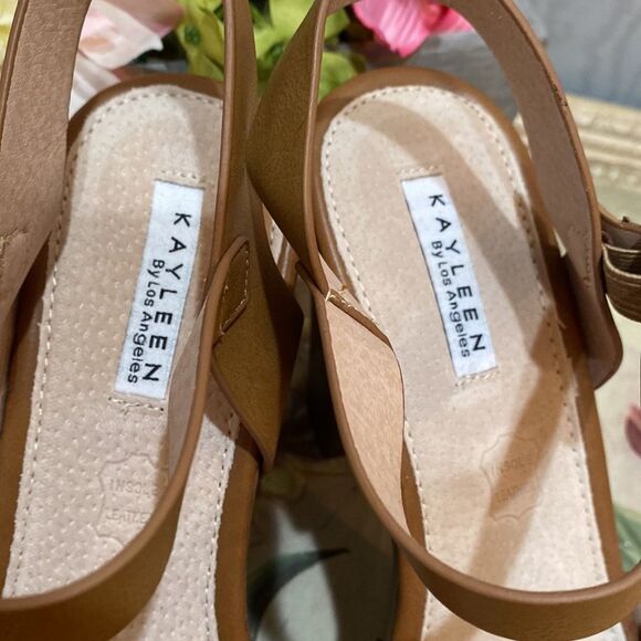 Kayleen Los Angeles Queen Studded Sandals Sz 8.5 NWOT - Picture 11 of 16